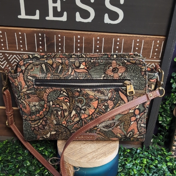 Envelope Style Artist Circle Sakroots crossbody - Picture 8 of 14